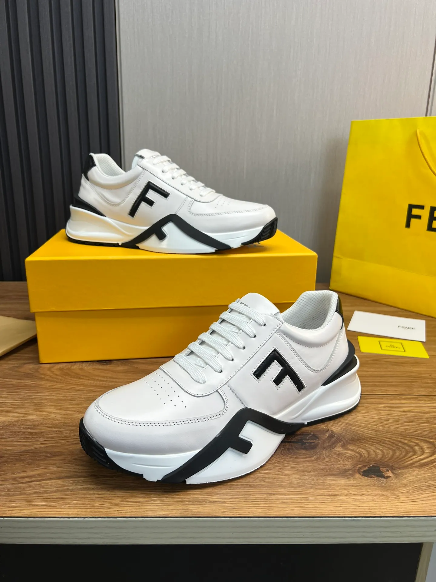 Men's shoes 💰520💰 Fendi [Fendi] hot style is on the market 🔥Fashionable casual men's shoes 🔱 Made of original cowhide + breathable mesh lining + sheepskin feet, perfect shape, top quality, you deserve it 🔜Original outsole, ultra-light, non-slip and wear-resistant 👣 Standard size 38-44 (customized in 45)